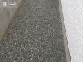 砂利がお住まいを明るく引き立てる犬走り