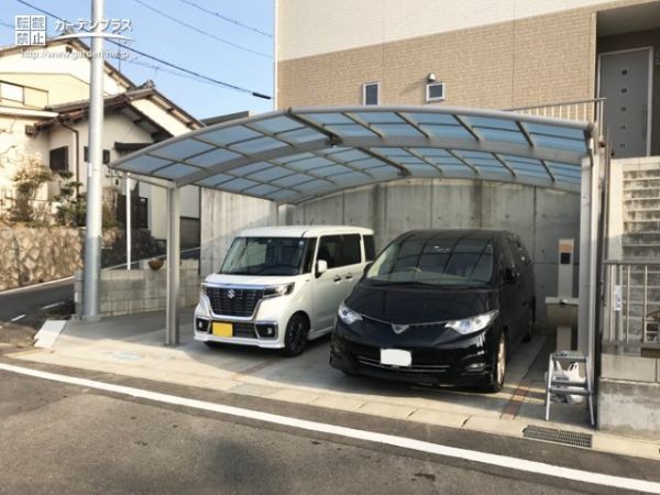 No.8070 ブルーの鮮やかな屋根材が明るい駐車スペース拡張工事