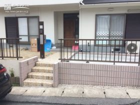 駐車スペース設置に伴い移設した自然味溢れる門まわりのリフォーム工事