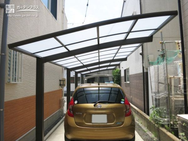 縦列駐車のお車を楽々カバーするシックなカーポート設置工事