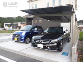 スタイリッシュなカーポートが主役の駐車スペース