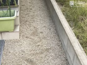 白砂敷きで美しくなった犬走