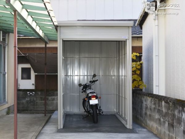 No.9576 大切なバイクをしっかり守るシャッターガレージ設置工事