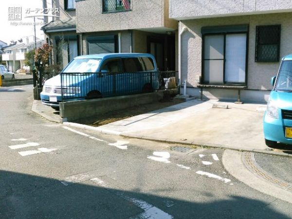 No.9892 駐車スペースにゆとりを持たせる外構工事